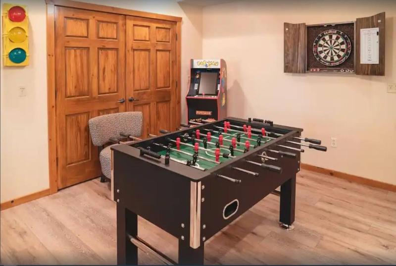 3 min to SDC! 8 Beds6 Bath Game Room NO STEPS - image 43