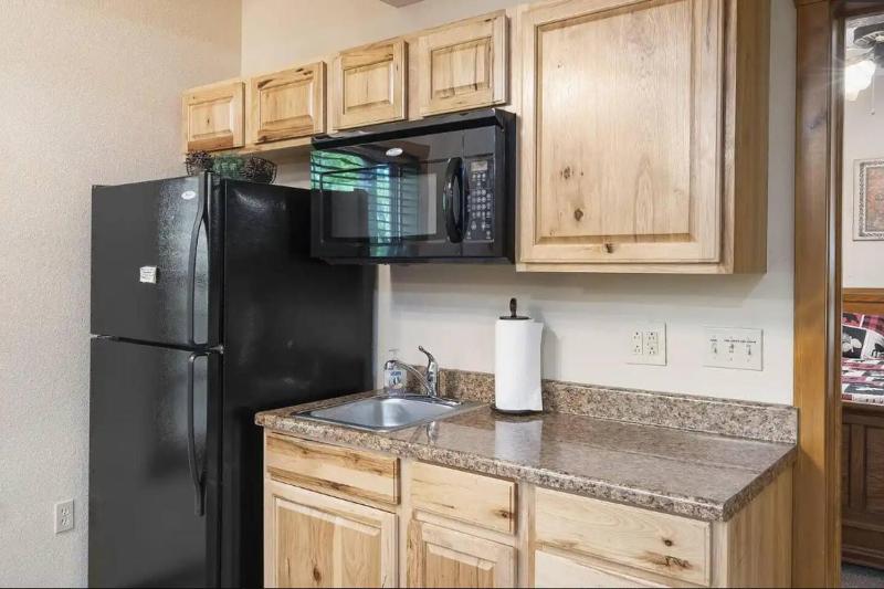 3 min to SDC! 8 Beds6 Bath Game Room NO STEPS - image 36