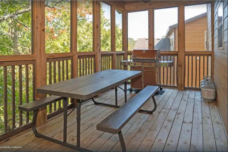 3 min to SDC! 8 Beds6 Bath Game Room NO STEPS - image 21