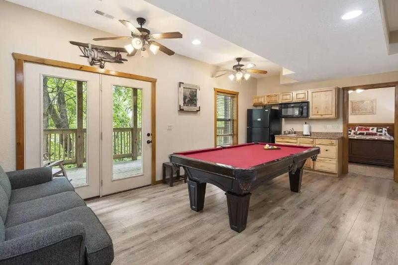 3 min to SDC! 8 Beds6 Bath Game Room NO STEPS - image 37