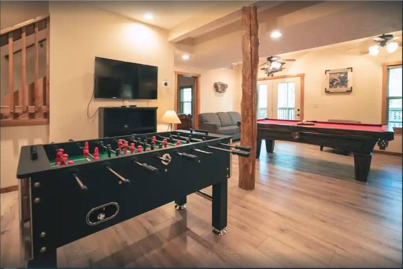 3 min to SDC! 8 Beds6 Bath Game Room NO STEPS - image 44