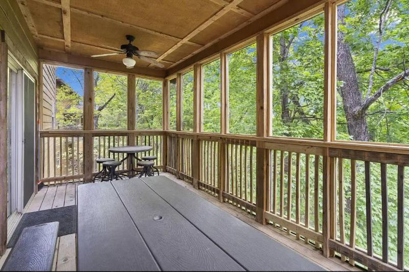 3 min to SDC! 8 Beds6 Bath Game Room NO STEPS - image 33