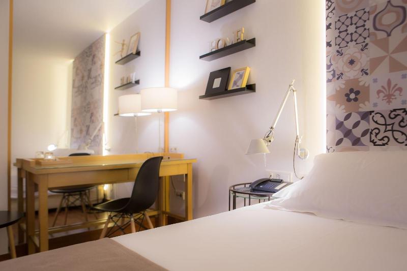 Double or Twin Room (1-2 Adults) image 4