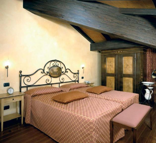 Double or Twin Room image 4