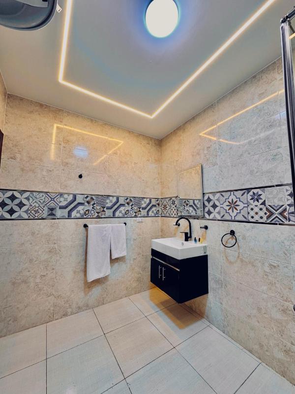 Pyramids hotel& free pick up - image 16
