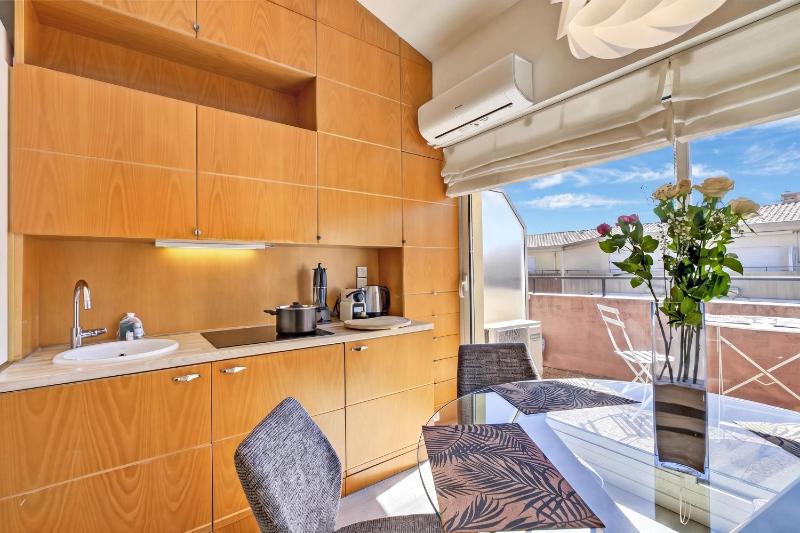 Last Floor Sea View At Victoria Palace - Happy Rentals - image 31