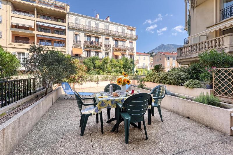 Victoria Palace Elegant Apt with Terrace - image 16