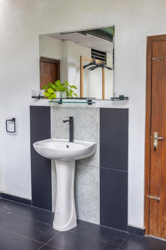 Don Padris Estate Bungalow - image 32