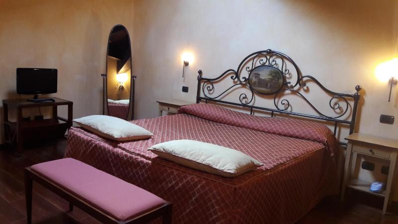 Double or Twin Room image 3
