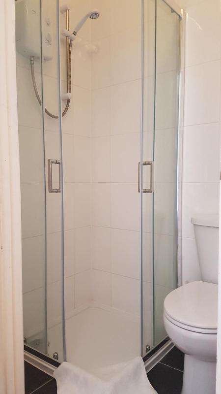 Twin Room image 2