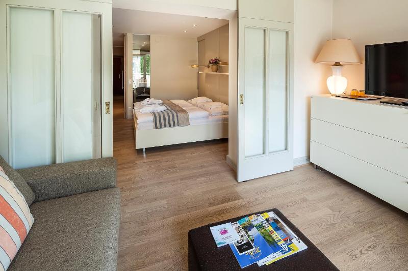 Studio with Balcony image 3