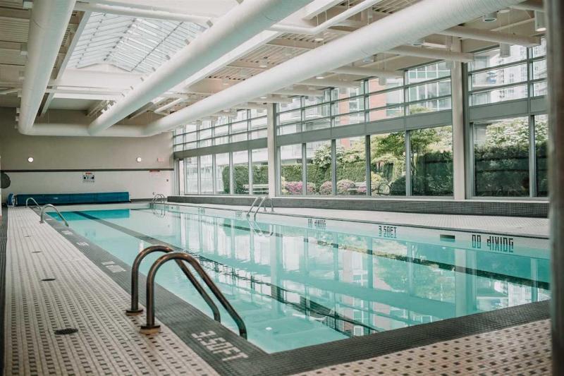 Luxury Central Condo with Pool Jacuzzi & Sauna - image 7