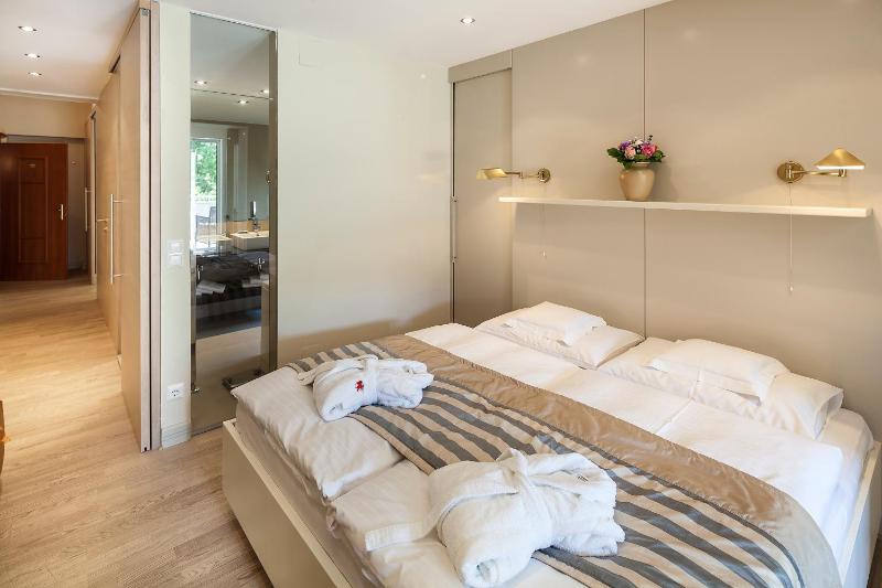 Studio with Balcony image 4