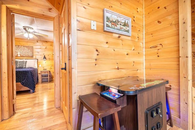 Pigeon Forge Cabin with Private Hot Tub Arcade Game RoomMinutes from Dollywood - image 18