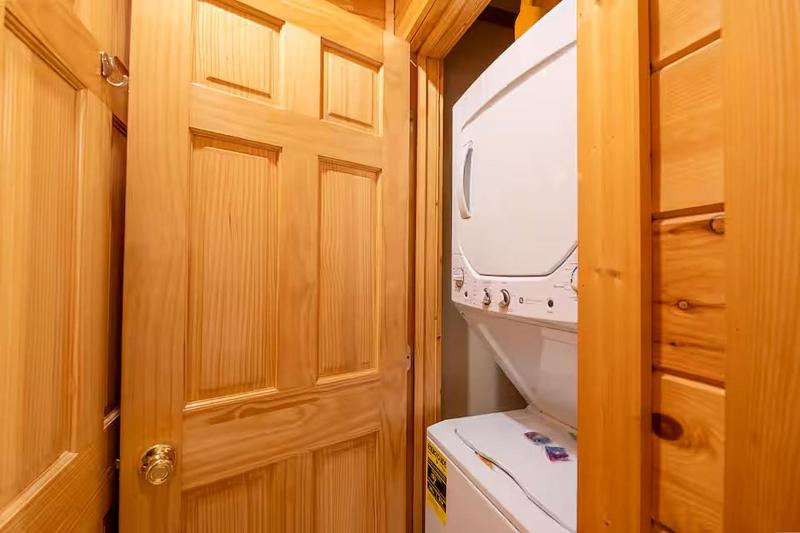 Pigeon Forge Cabin with Private Hot Tub Arcade Game RoomMinutes from Dollywood - image 8