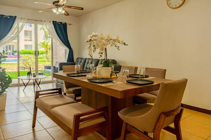 Acapulco Getaway Pool & Jacuzzi 2 BR - image 15