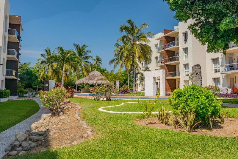 Acapulco Getaway Pool & Jacuzzi 2 BR - image 24