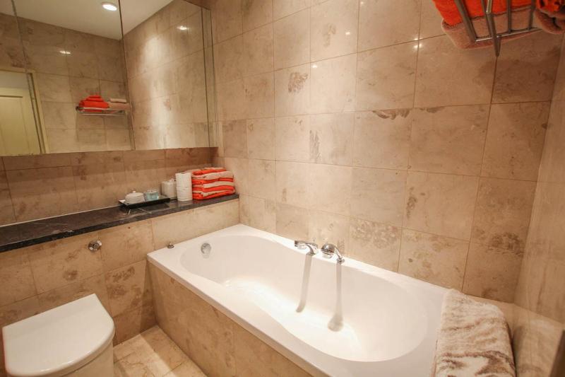 Stunning Beachfront Condo on Paynes Bay - image 15