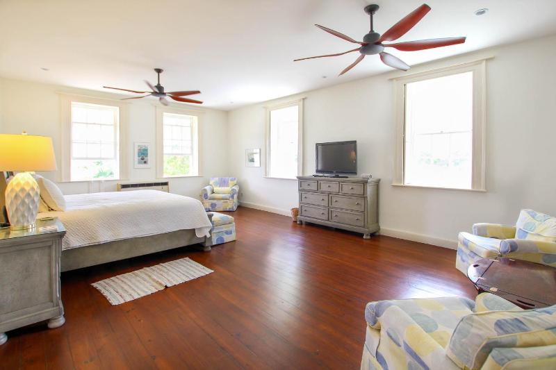 Charming Villa with Private Pool Close to Beach - Rosedale - image 5