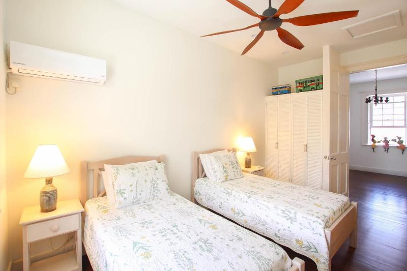 Charming Villa with Private Pool Close to Beach - Rosedale - image 11