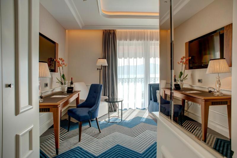 Prestige Double Room with Mountain View image 3