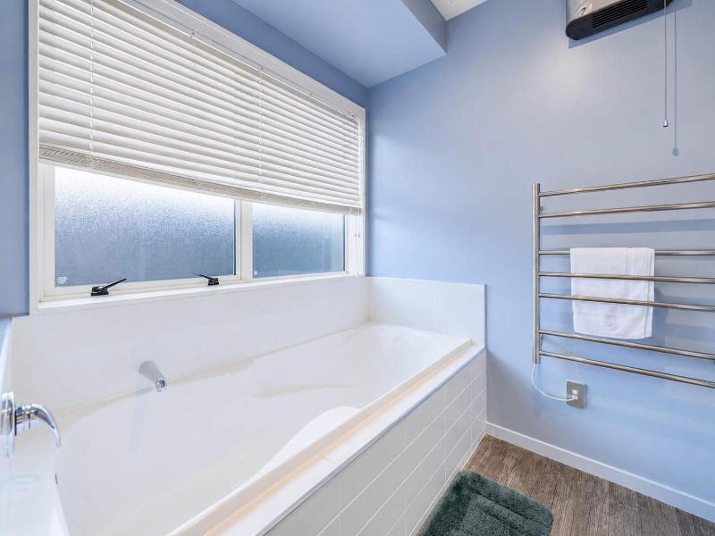 Christchurch 4BR Home Near Halswell Quarry - image 16