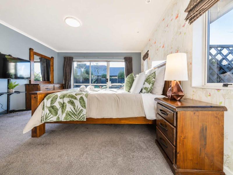 Christchurch 4BR Home Near Halswell Quarry - image 32
