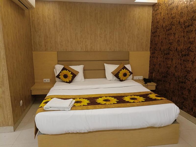Hotel Era plaza at delhi aerocity - image 8