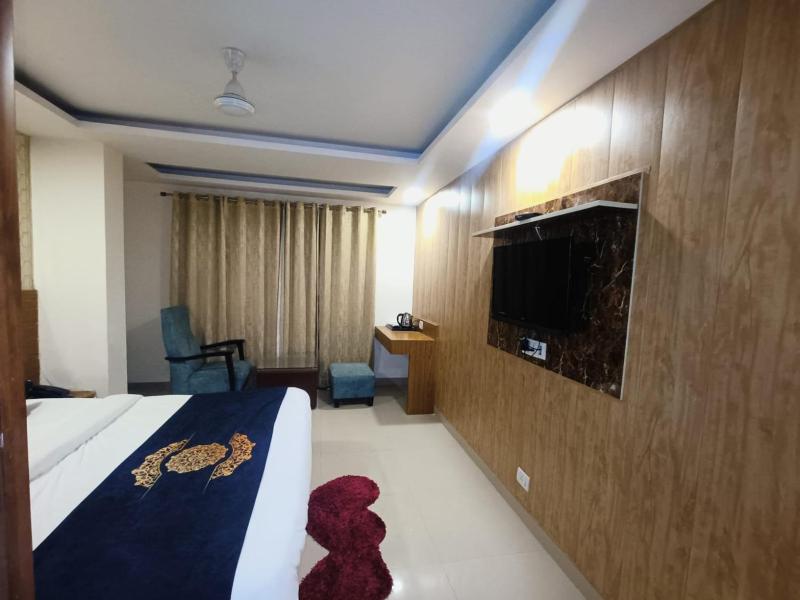 Hotel Era plaza at delhi aerocity - image 6