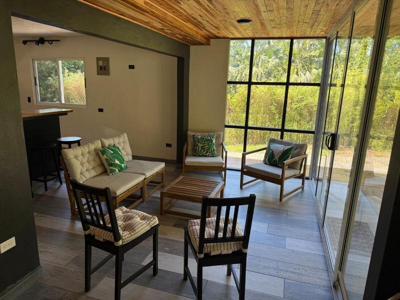 Jungle Oasis - Private with WiFi AC Big Garden - image 11
