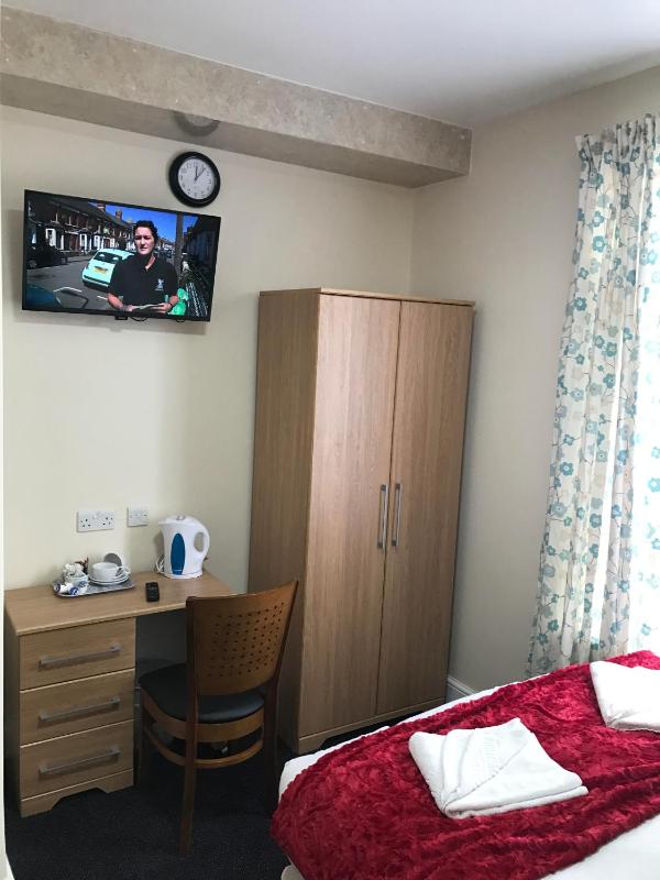Double Room image 4