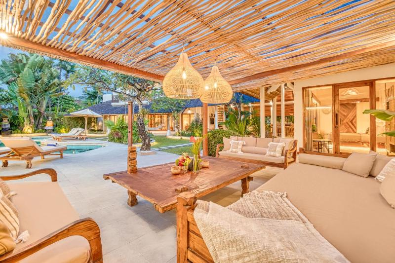 Villa Manhattan - Luxurious 4 BDR Villa huge pool - image 18