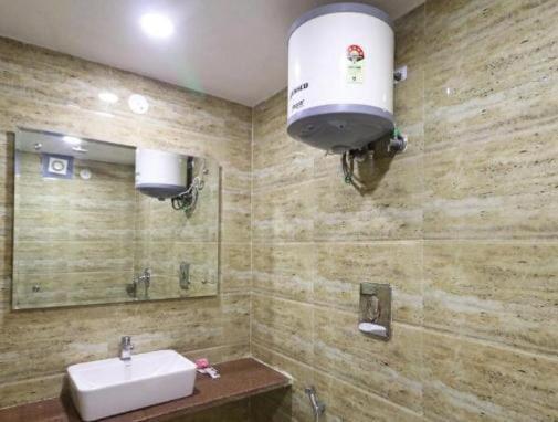 Hotel Era plaza at delhi aerocity - image 9
