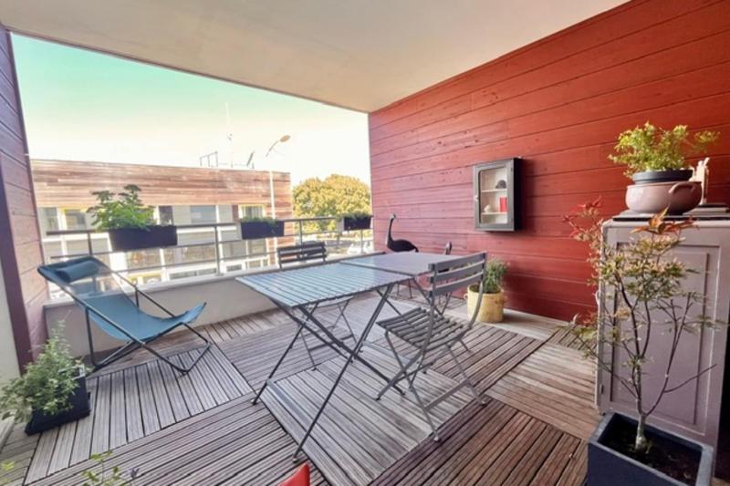 Apart with loggia overlooking the canal parking - image 10