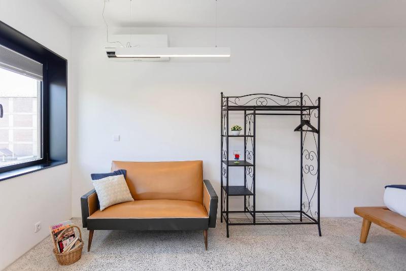 Liiiving in Porto - Lobo Studio 1 - image 2