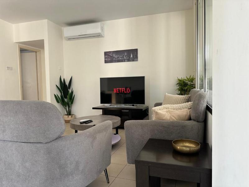 Charming City Centre Apt w Pool - City Flats 303 - image 6