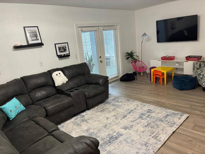 South Tampa Townhome- Close to Everything - image 1