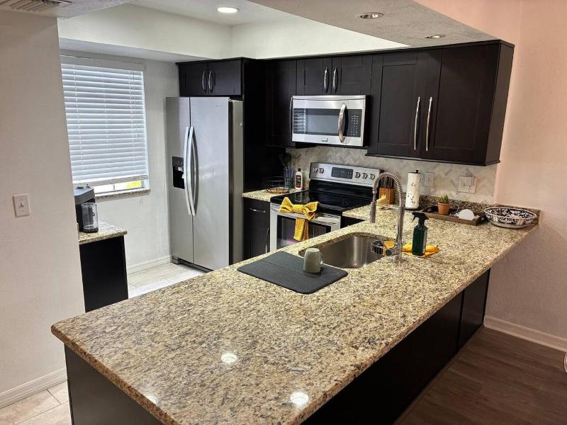 South Tampa Townhome- Close to Everything - image 7