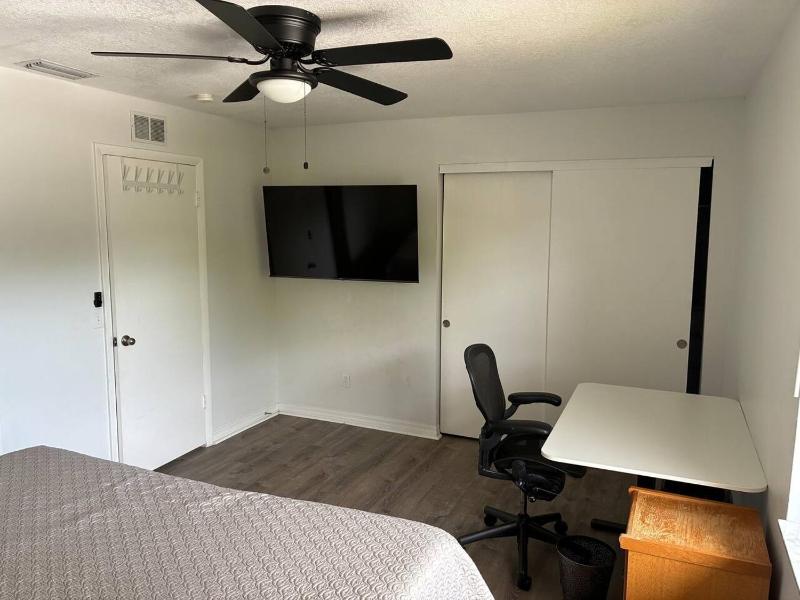 South Tampa Townhome- Close to Everything - image 26