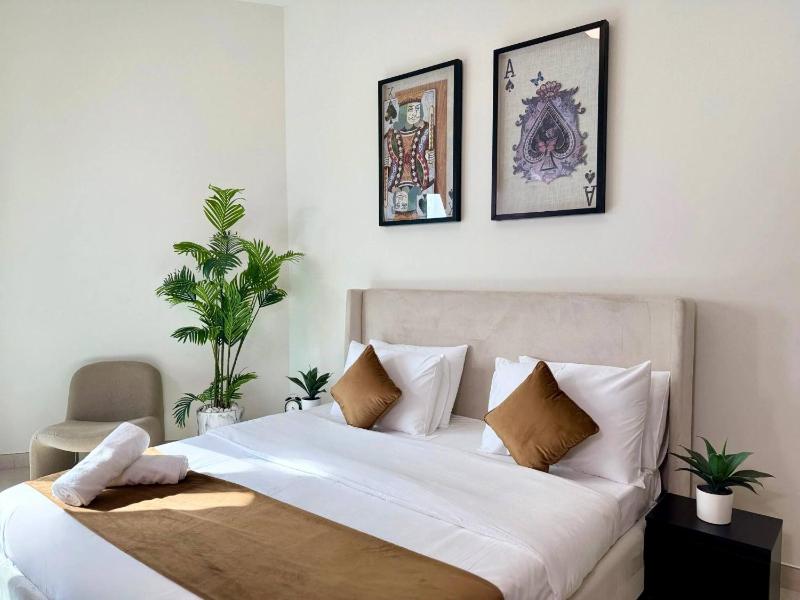 Amazing Waterfront View Luxury 1Br Prime Location - image 9