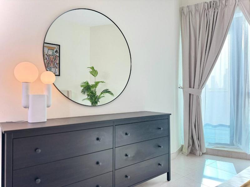Amazing Waterfront View Luxury 1Br Prime Location - image 14