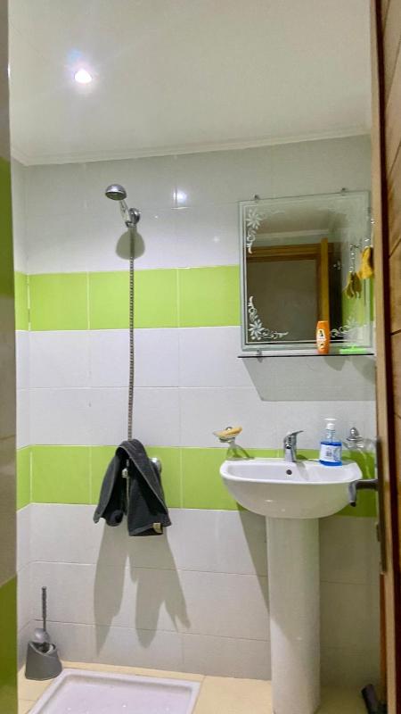 Cozy & Modern Stay Spacious & Fully Equipped - image 8