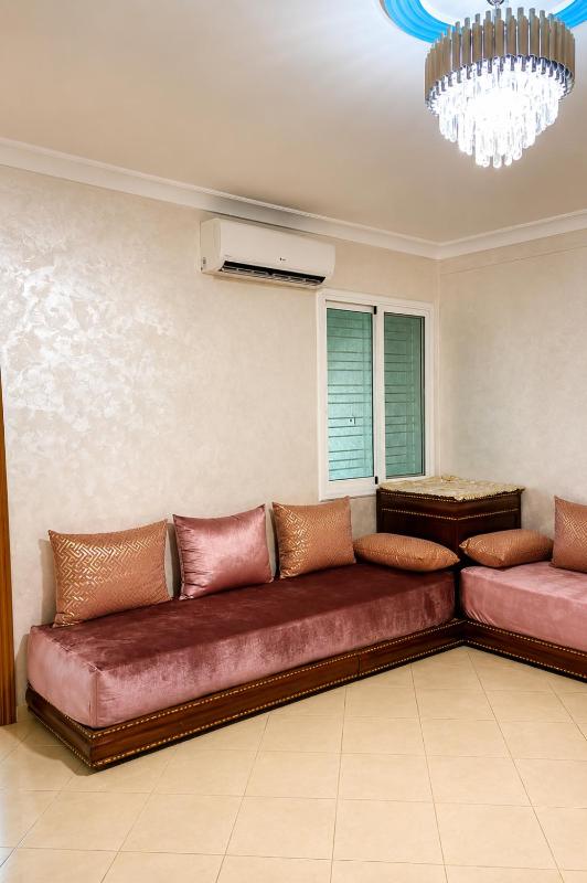 Cozy & Modern Stay Spacious & Fully Equipped - image 17
