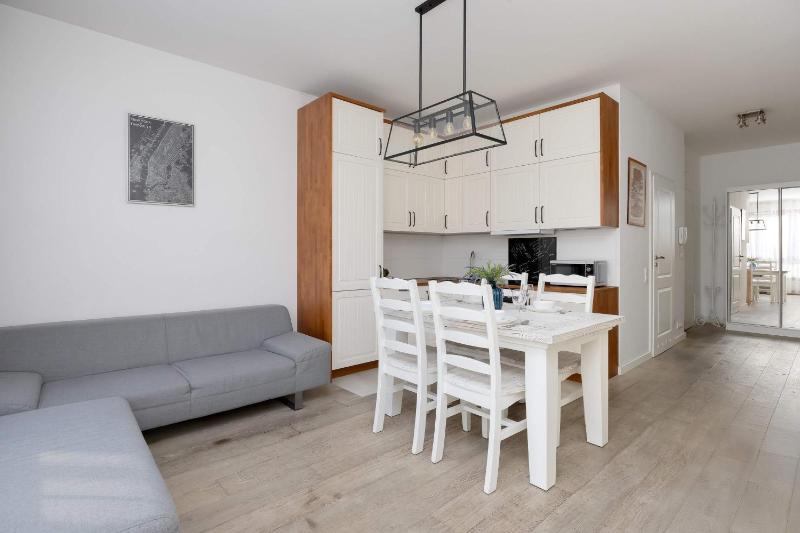 Spacious Apartment Near the Airport Parking & Remote Working by Noclegi Renters - image 15