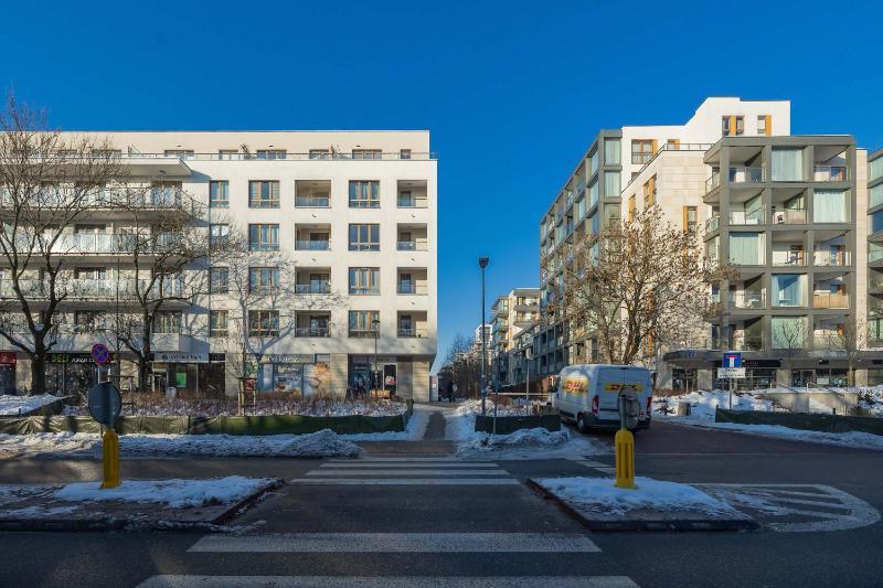 Spacious Apartment Near the Airport Parking & Remote Working by Noclegi Renters - image 6
