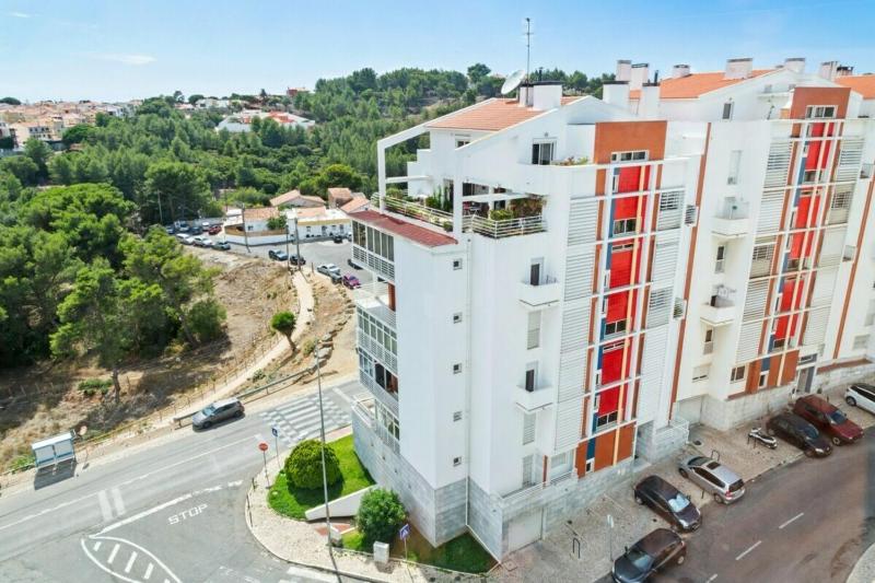 Lovely 2 Bedroom Apartment with Terrace in Cascais - image 12