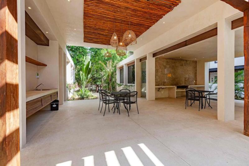 3BR Oasis: Poolside Gym Near Beach & Xcaret - image 39
