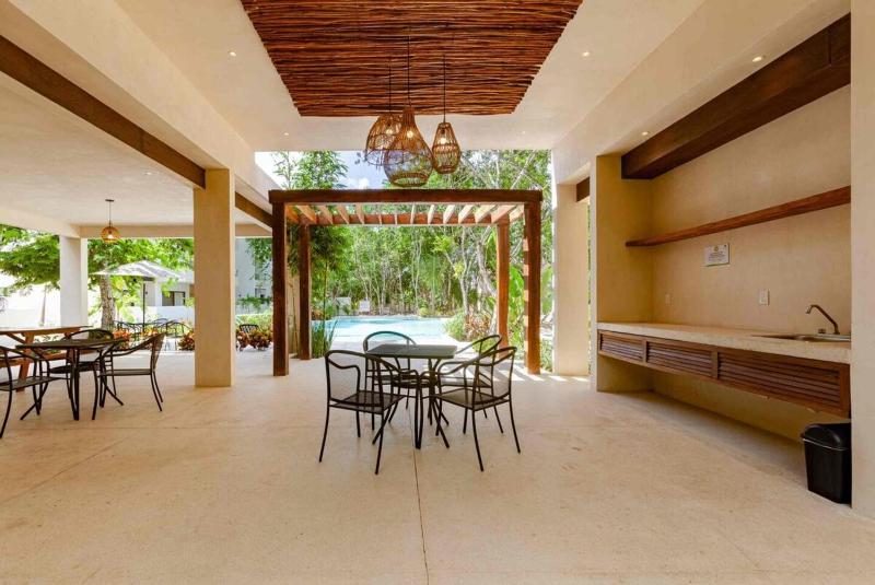 3BR Oasis: Poolside Gym Near Beach & Xcaret - image 46