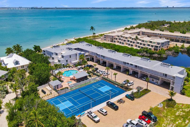 Lighthouse Resort & Club - image 16