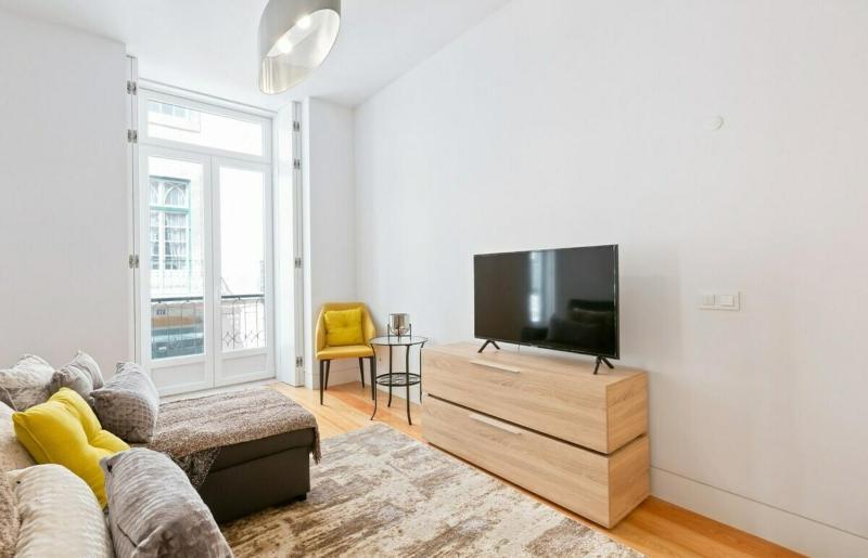 Spacious 1 Bedroom Apartment near Baixa - image 8